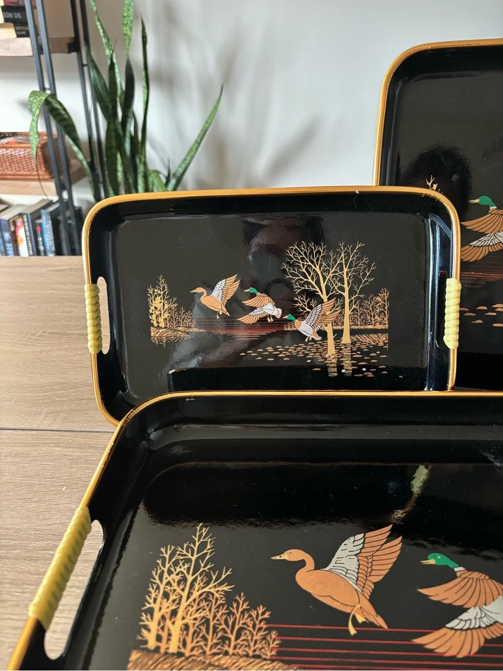 Set of 3 1960s Vintage Made In Japan Black Lacquer Serving Trays w Mallard Duck - Picture 3 of 6